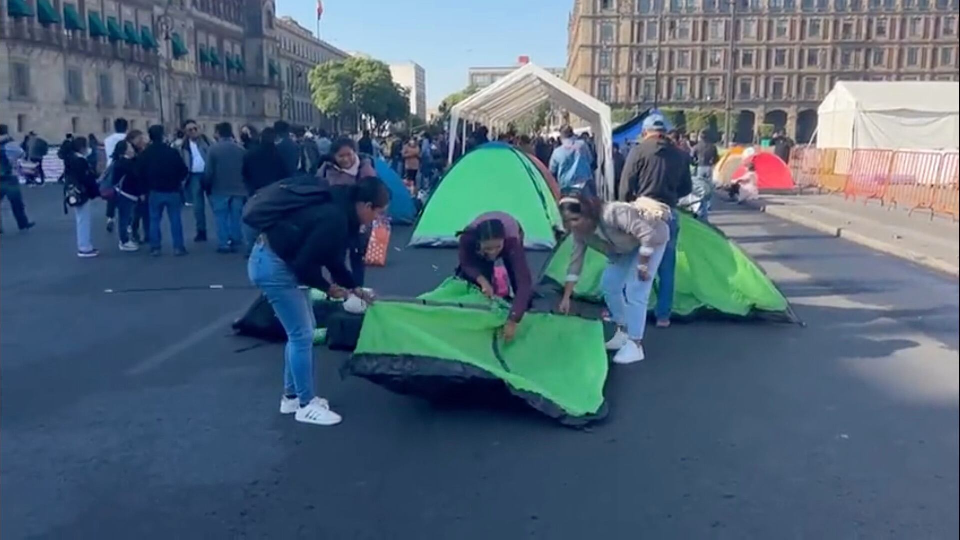 CNTE instala campamento en el Zócalo.