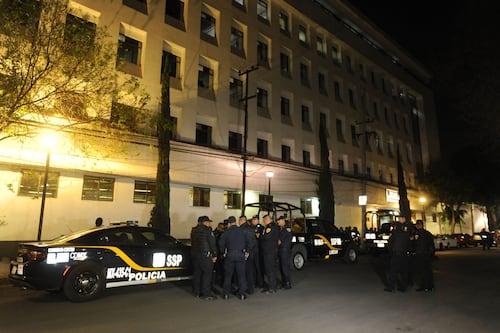 Irrumpen y destrozan agencia del MP en CDMX; detienen a integrantes del Colectivo Tadeo