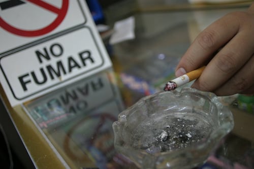 Va Samuel García contra casinos y restaurantes que no cumplan la Ley anti-tabaco