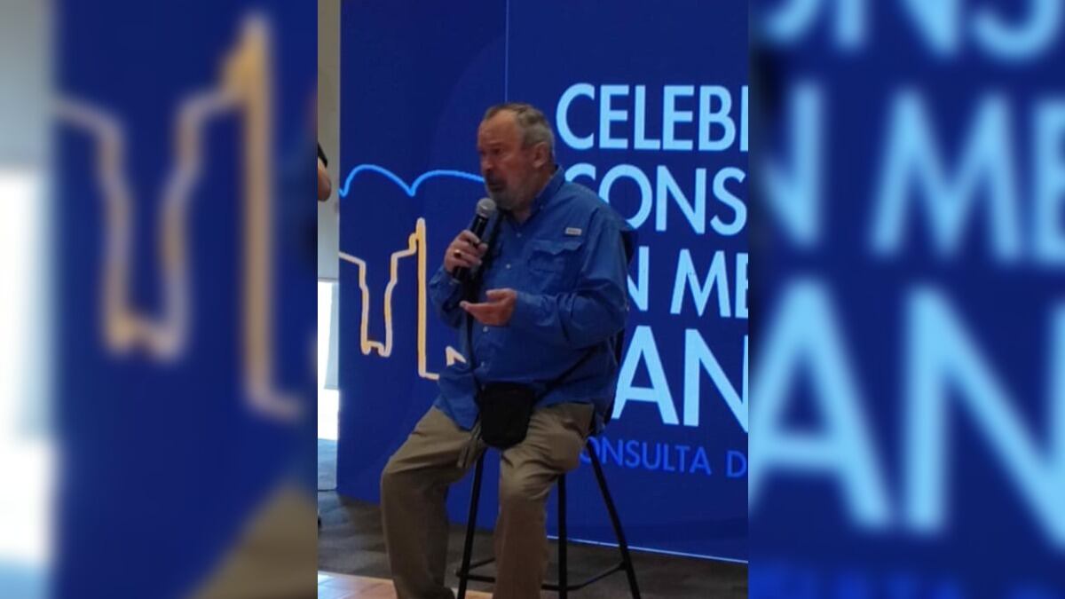 Fernández está reuniéndose con vecinos de diferentes zonas de San Pedro.