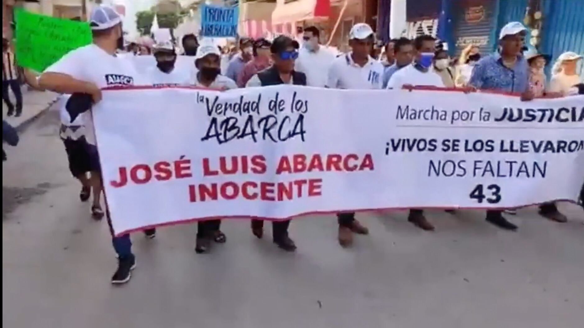 Marcha por la liberación de José Luis Abarca y su esposa en Iguala, Guerrero.