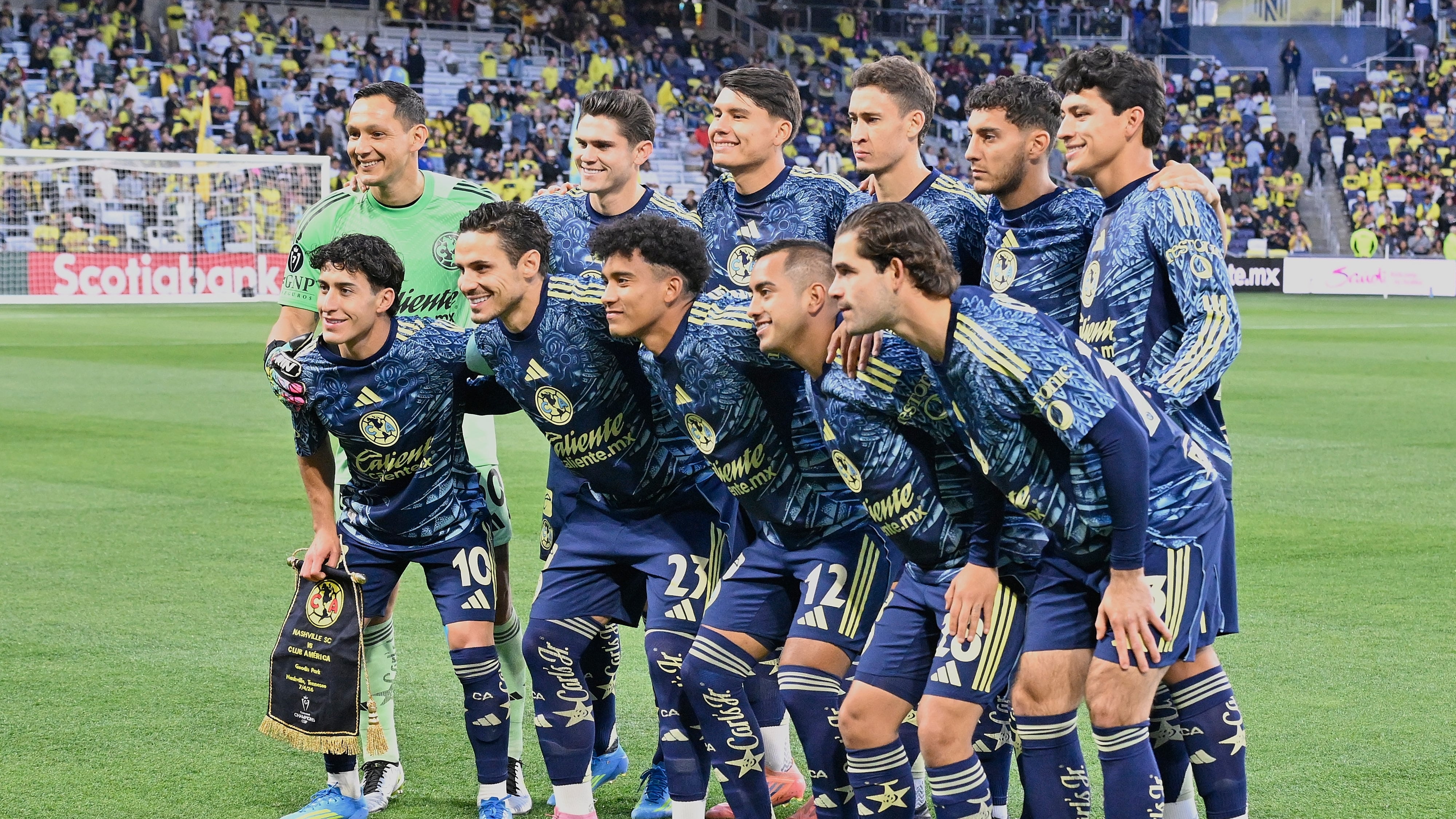 Avión del América presentó fallas en pleno vuelo.