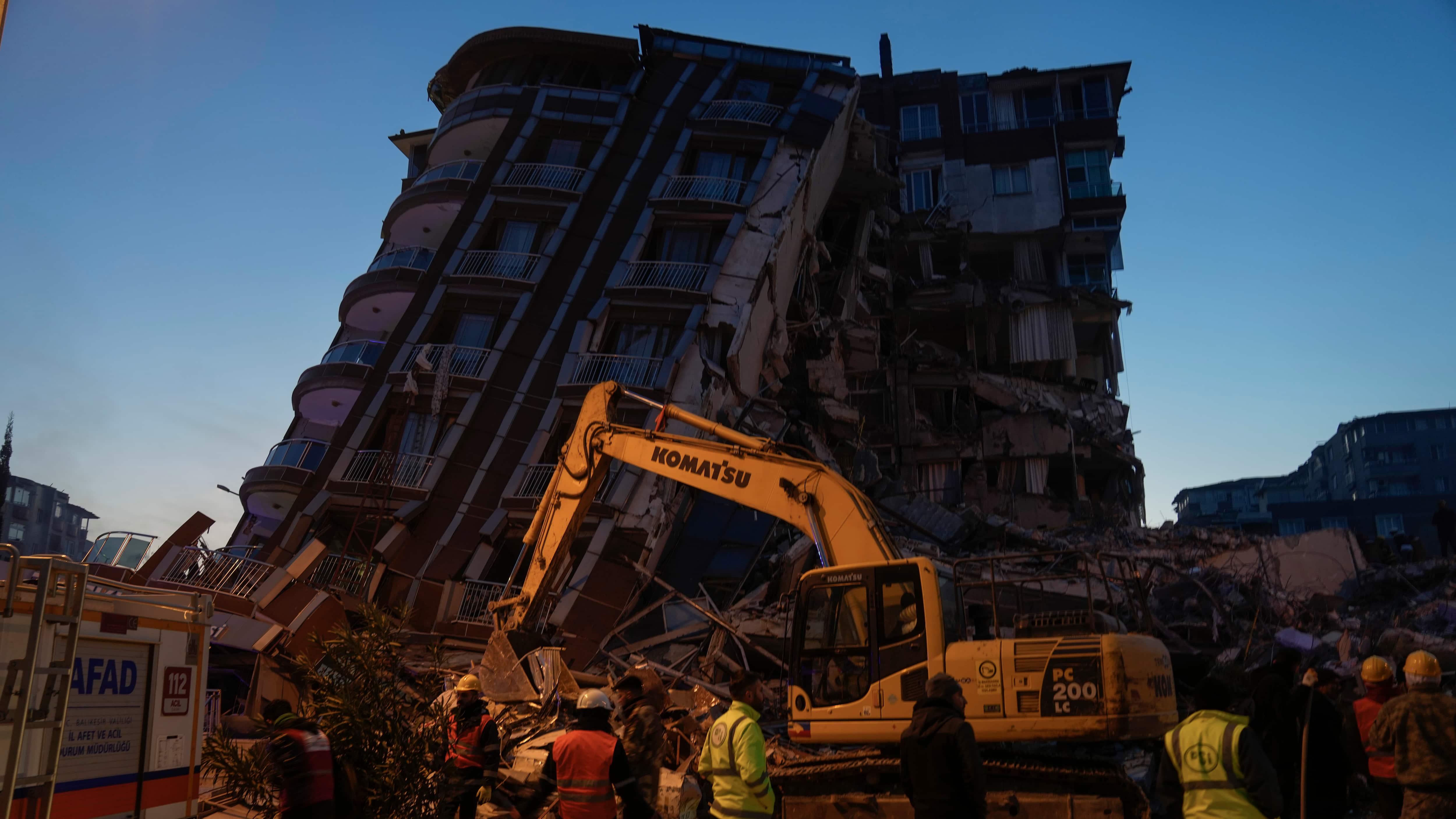 Terremotos de Turquía y Siria dejan al menos 24 mil 500 fallecidos