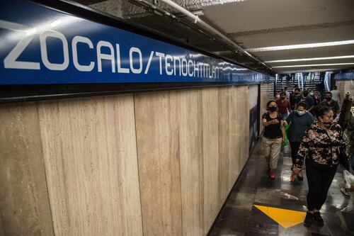 Cierran Metro Zócalo tras disturbios de normalistas en Palacio Nacional