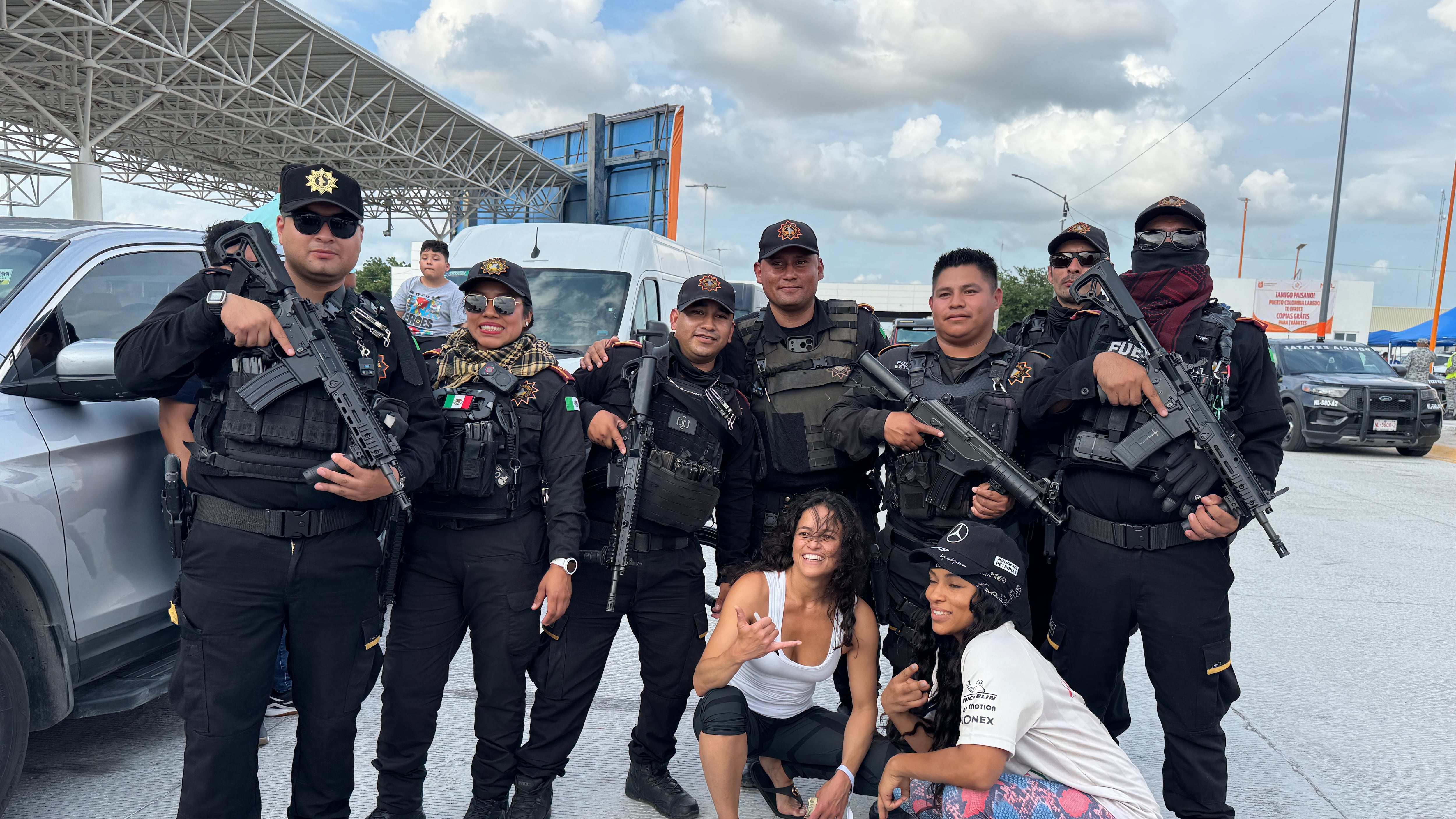 Rodríguez posó junto elementos de Fuerza Civil.