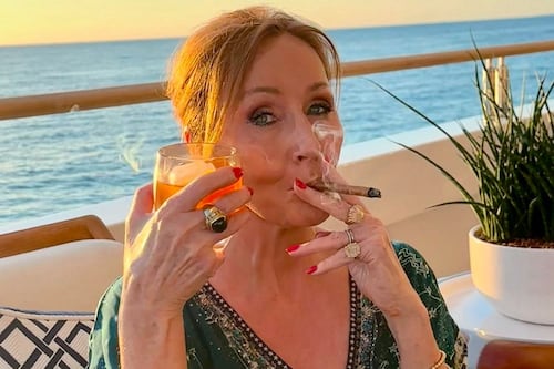 Escritora de ‘Harry Potter’ reaviva la polémica al celebrar decisión contra el reconocimiento de mujeres trans