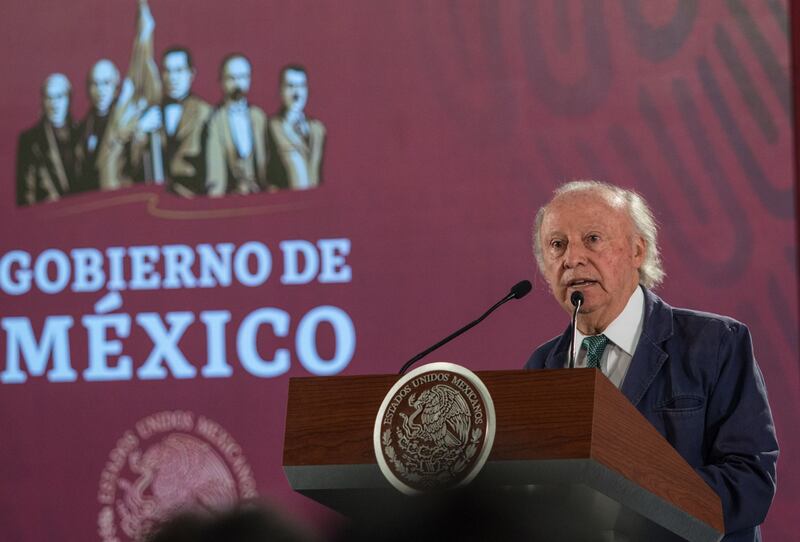 CIUDAD DE MÉXICO, 29MAYO2019.- El presidente de la República Andrés Manuel López Obrador y Víctor Manuel Toledo, secretario de Medio Ambiente y Recursos Naturales, durante la conferencia matutina para dar detalles sobre la Iniciativa Spotlight que pretende eliminar los feminicidios en México.