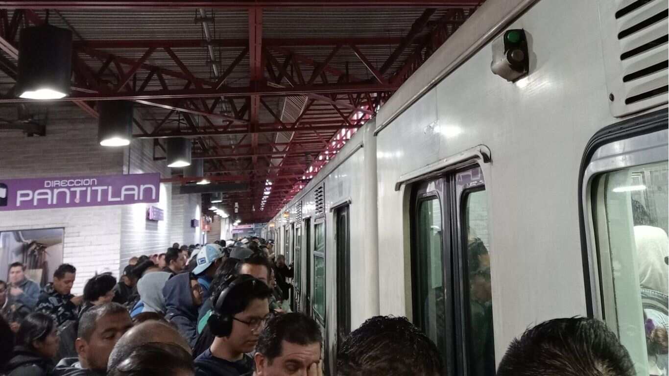 Alta demanda de pasajeros en la Linea A