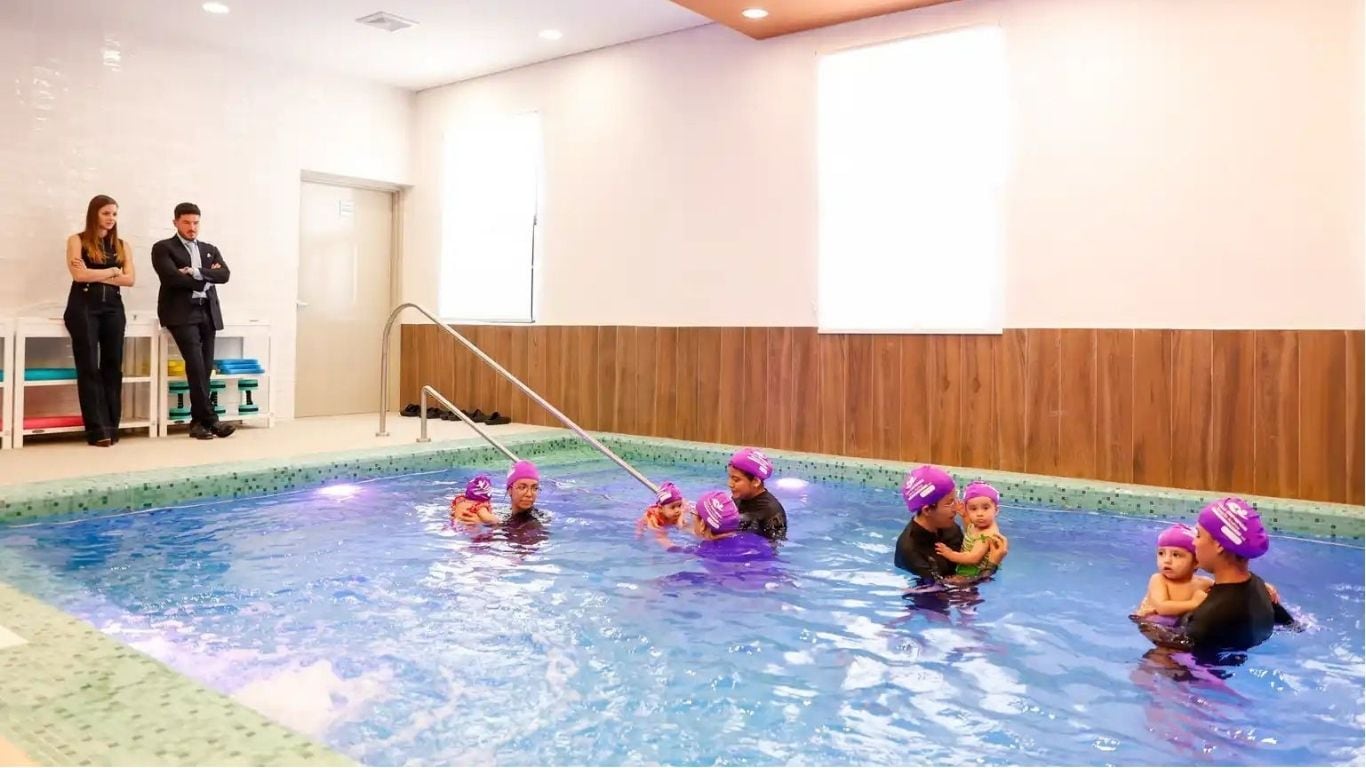 Los bebés, niñas, niños puedan recibir terapia física