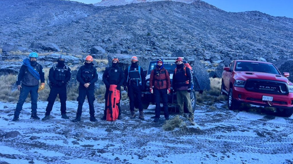 Rescatistas de alta montaña trabajaron durante más de 20 horas para recuperar el cuerpo del joven alpinista poblano
