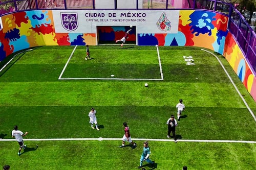 Clara Brugada inaugura canchas en Iztapalapa rumbo al Mundial 2026 y lanza chatbot turístico “Xoli”