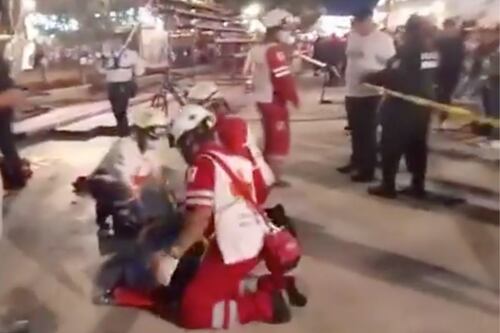 Desplome de gradas en evento en Oaxaca deja más de 10 heridos