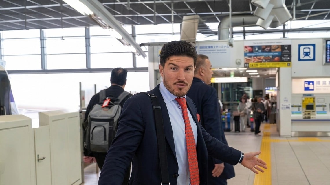 García comprobó la rapidez y beneficios del monorriel japonés.