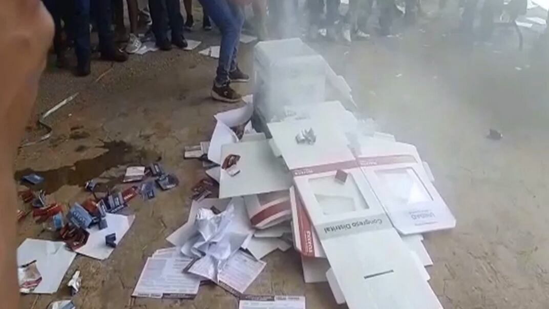 Al viejo estilo del PRI denuncian irregularidades en elección de Morena.