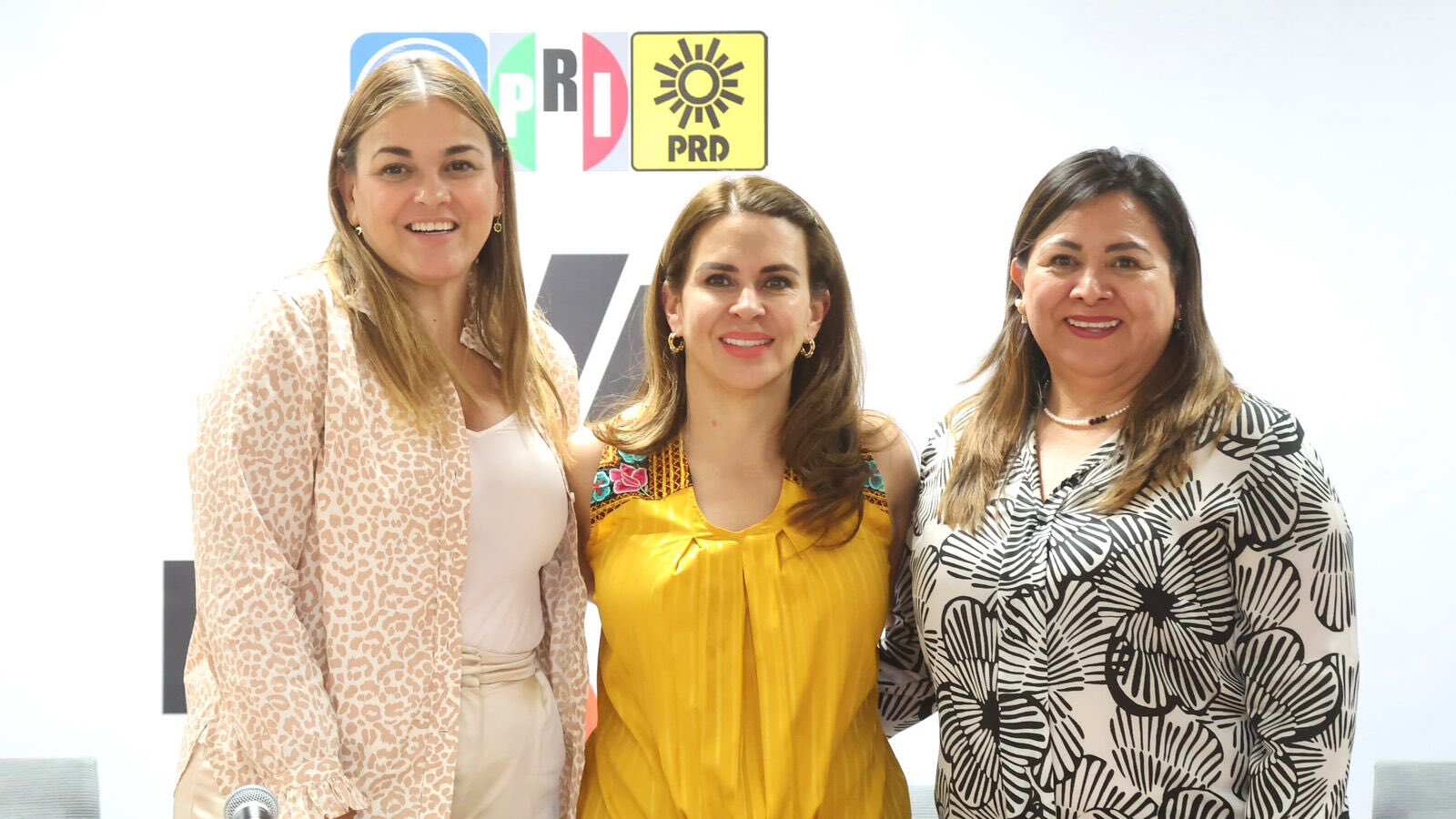 Carolina Viggiano, Cecilia Patrón y Adriana Díaz planean la candidatura de Va por México (Twitter / @PRI_Nacional)