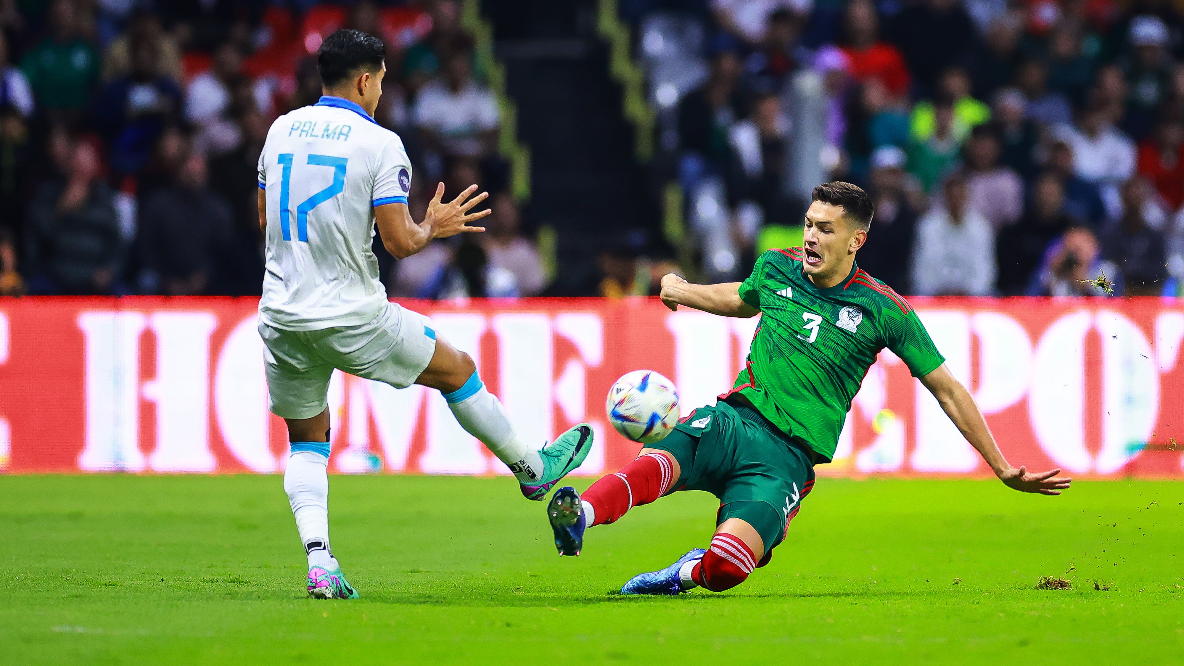César Montes podría llegar al América tras su descenso en España.