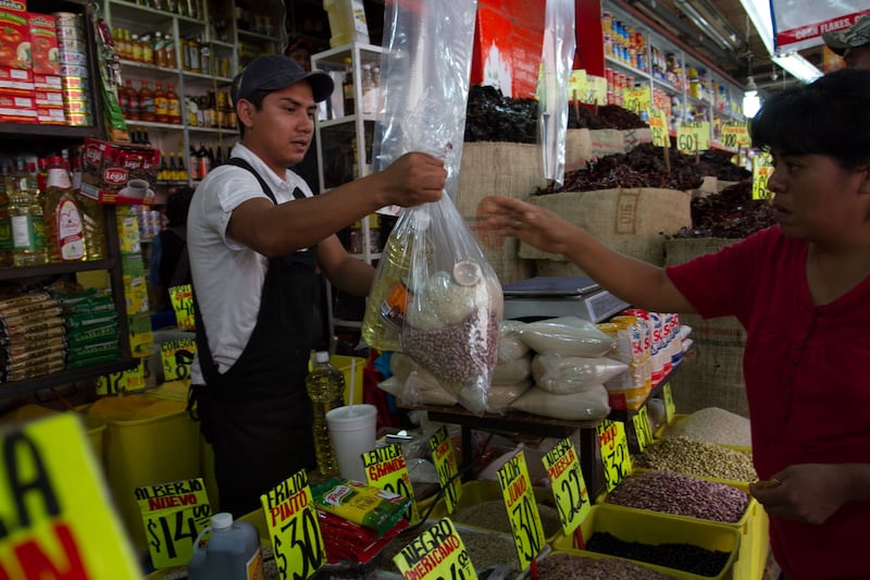Tepic, Nayarit se coronó como la ciudad con número mayor de trámites para abrir una tienda de abarrotes o comercio pequeño, con 8; Chihuahua el zona del país con el costo más alto.