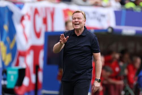 ¡De no creerse! Koeman es captado comiéndose los mocos en partido de la Euro 2024