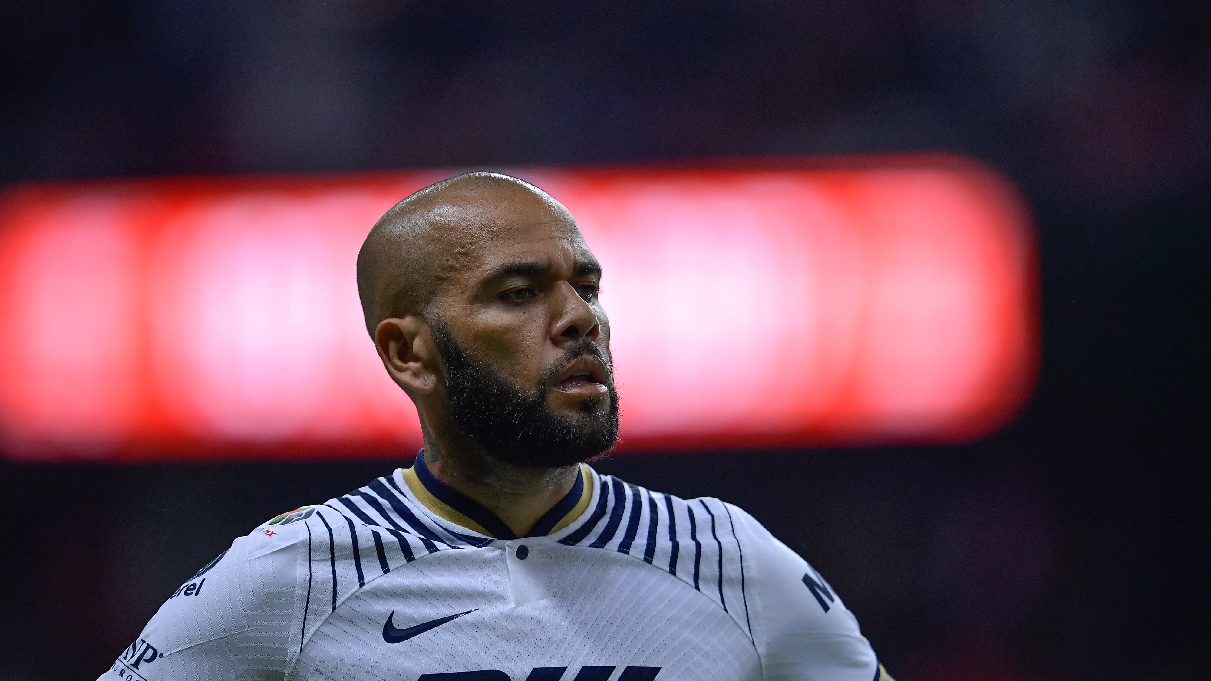 Dani Alves entrena al parejo con Pumas