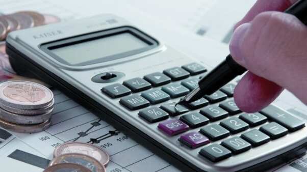 Soñar en lugar de tener metas, gastar sin pensar, abusar de la tarjeta de crédito y vivir sin ahorro son algunos de los hábitos pecados financieros que debes evitar, recomienda BBVA.