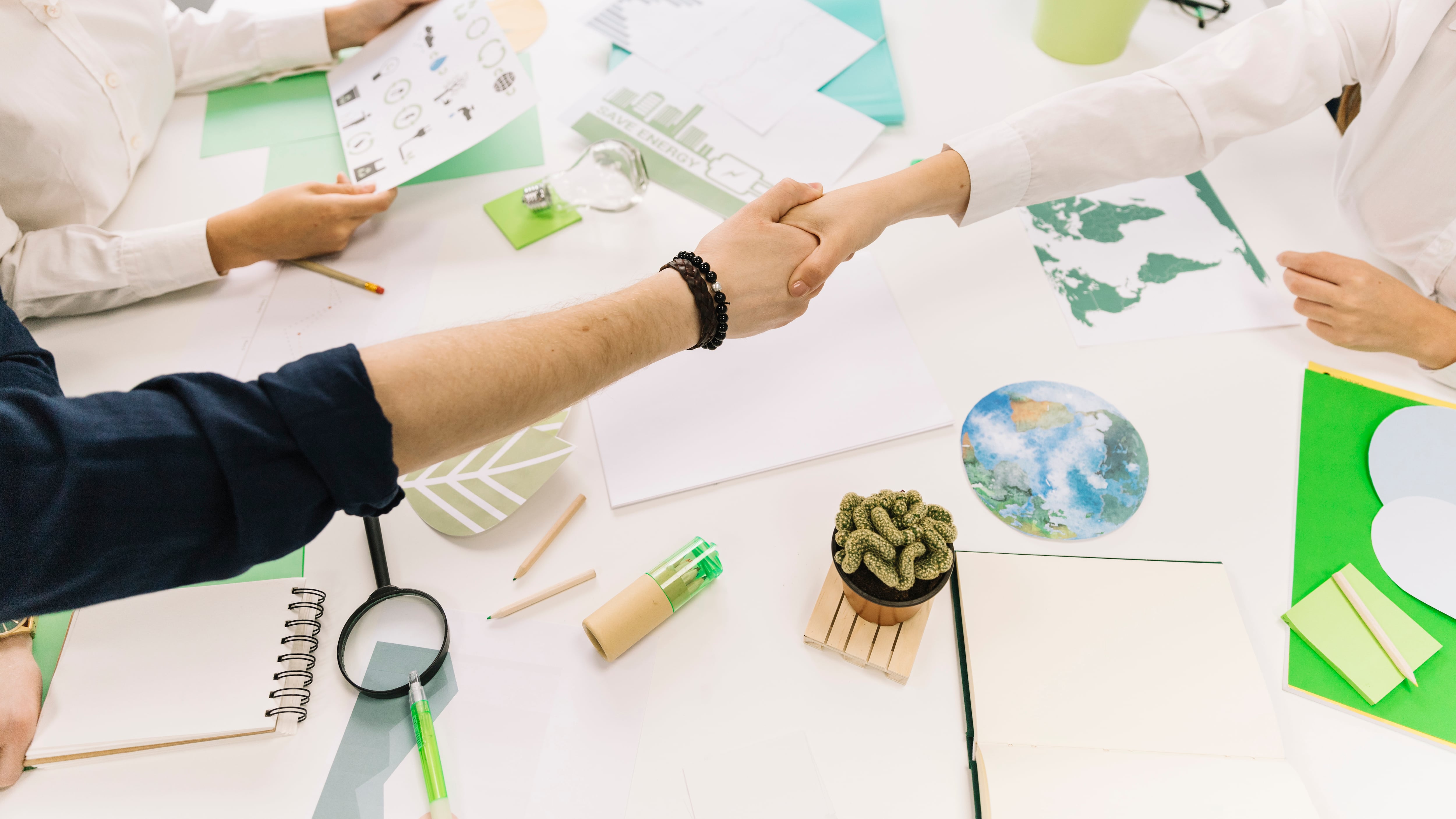 La creciente adopción de criterios ambientales, sociales y de gobernanza está llevando a más empresas a incorporar la sostenibilidad y la responsabilidad social en sus operaciones. Foto: Magnific.