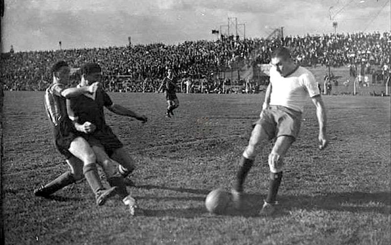 Fútbol en blanco y negro
