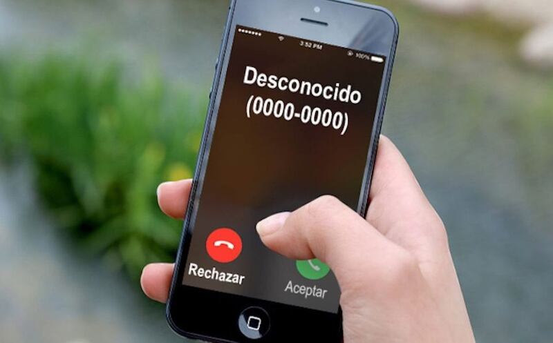 ¿Cómo bloquear las llamadas de números desconocidos que llegan a mi celular?