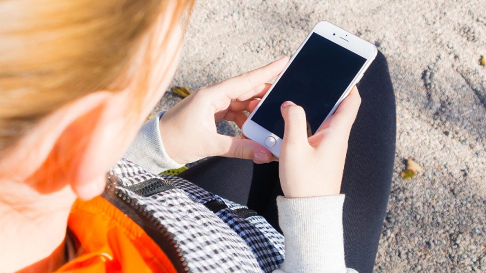 Viral: mujer revisa celular de su novio por celos y encuentra horribles crímenes.