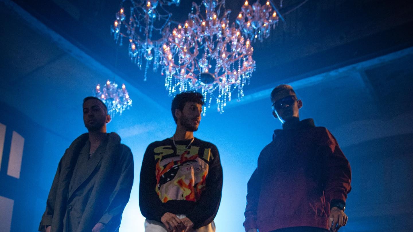 El cantante colombiano Sebastián Yatra se unió a Justin Quiles y L-Gante para este tema titulado ‘Regresé’ que marca la pauta en redes sociales.