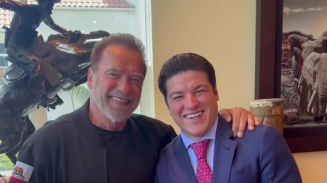 Se nota que Arnold hizo buena química con el gobernador de Nuevo León.