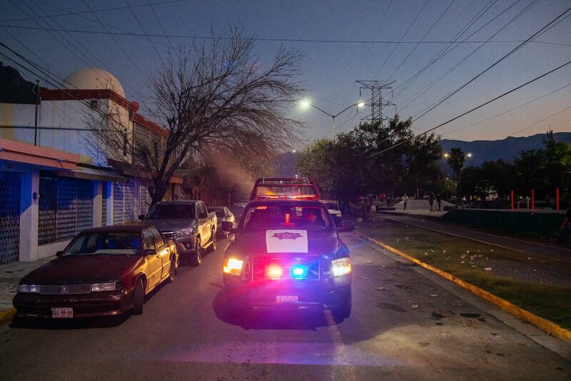Además de fumigar las patrullas siguen haciendo recorridos de seguridad.