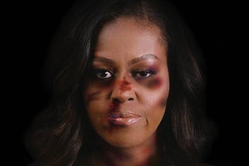 Polémica campaña muestra a Michelle Obama como víctima de violencia