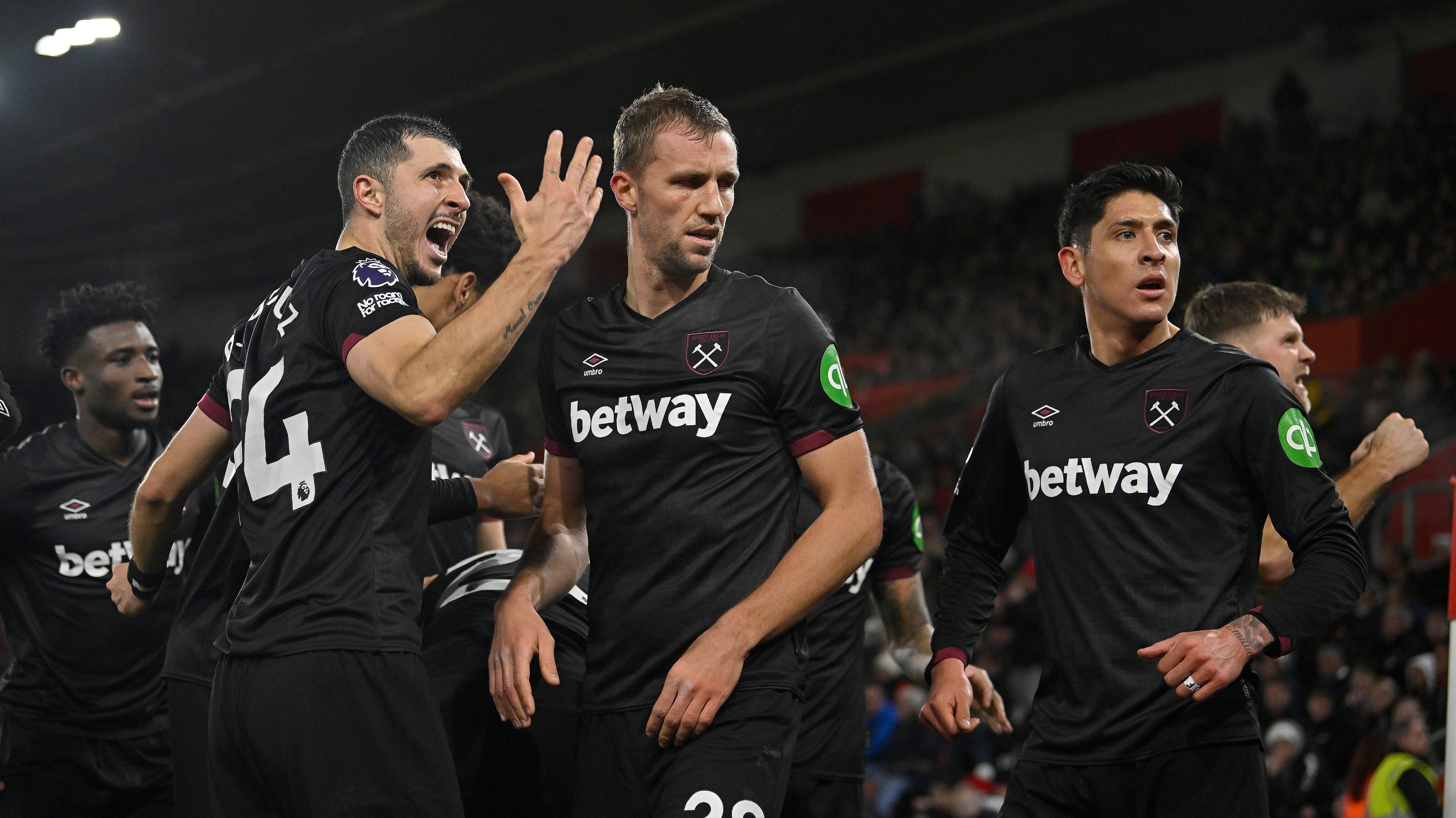 Edson Álvarez fue clave en el agónico triunfo del West Ham.