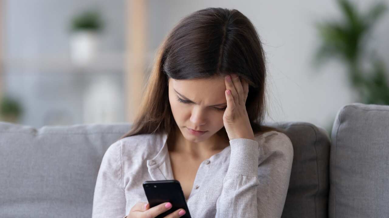 El cobro de las supuestas deudas “se suspende” cuando se realiza mediante actos de violencia, mecanismos de hostigamiento o intimidación.