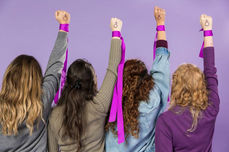 Un espacio único de conexión y aprendizaje donde mujeres líderes compartirán sus experiencias sobre trabajo, maternidad, espiritualidad y desarrollo personal