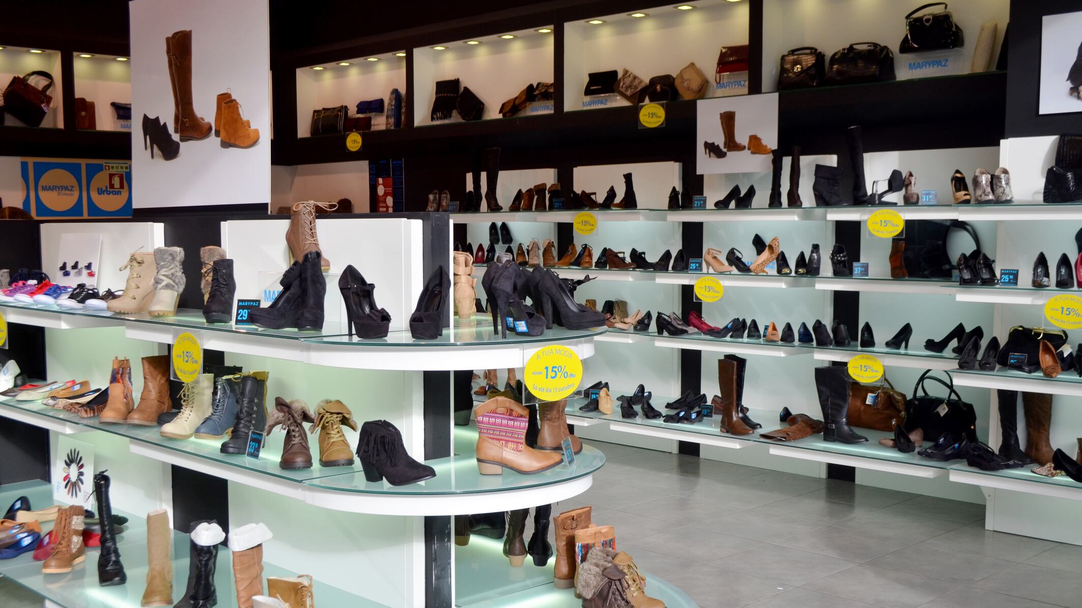 Asaltan zapatería en centro comercial de Cuicuilco en la alcaldía Coyoacán