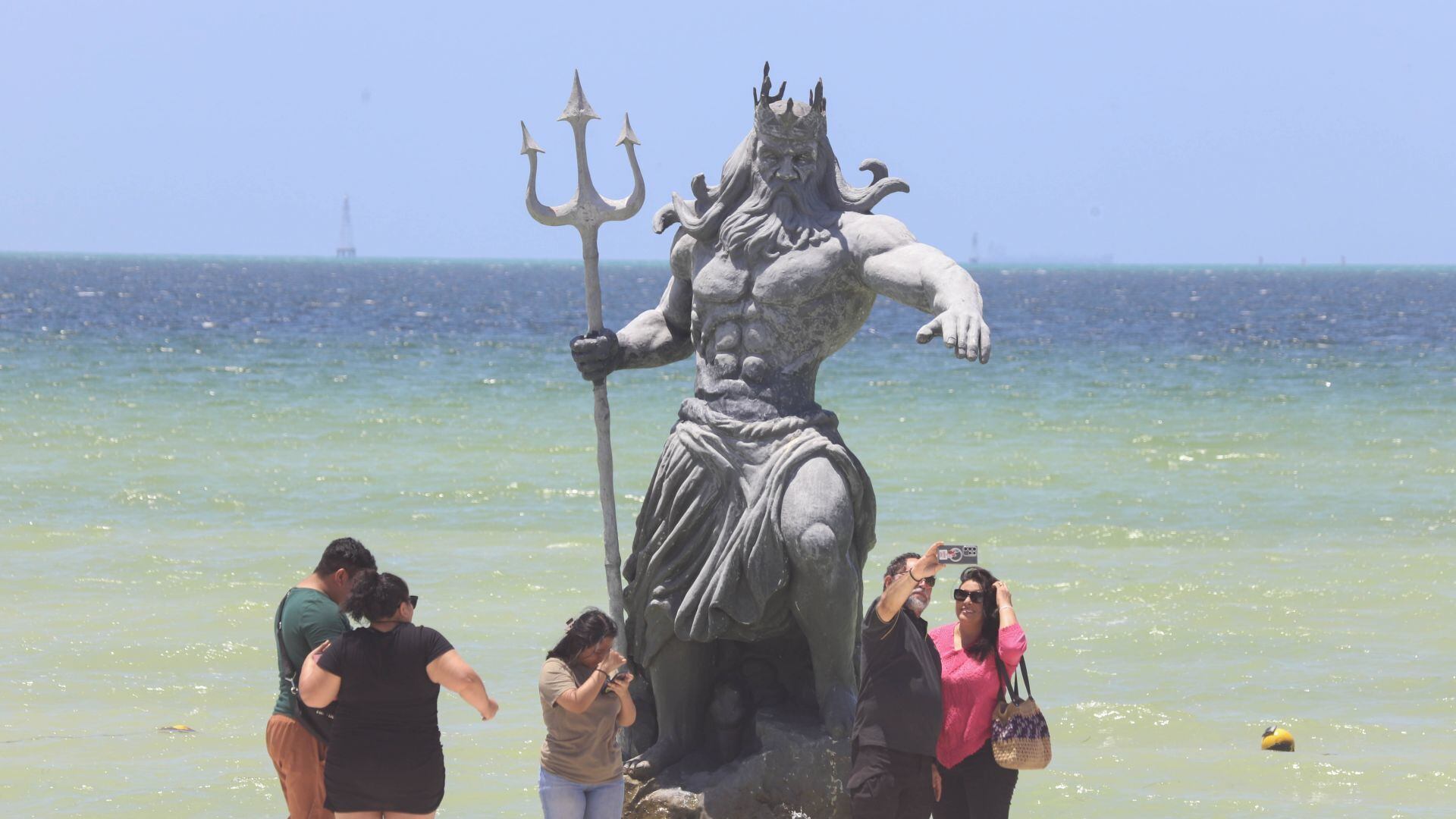 Estatua de Poseidón queda clausurada en Progreso, Yucatán