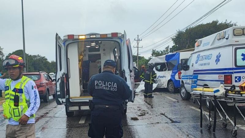 Choque en carretera de Tulum, Quintana Roo, deja varios muertos