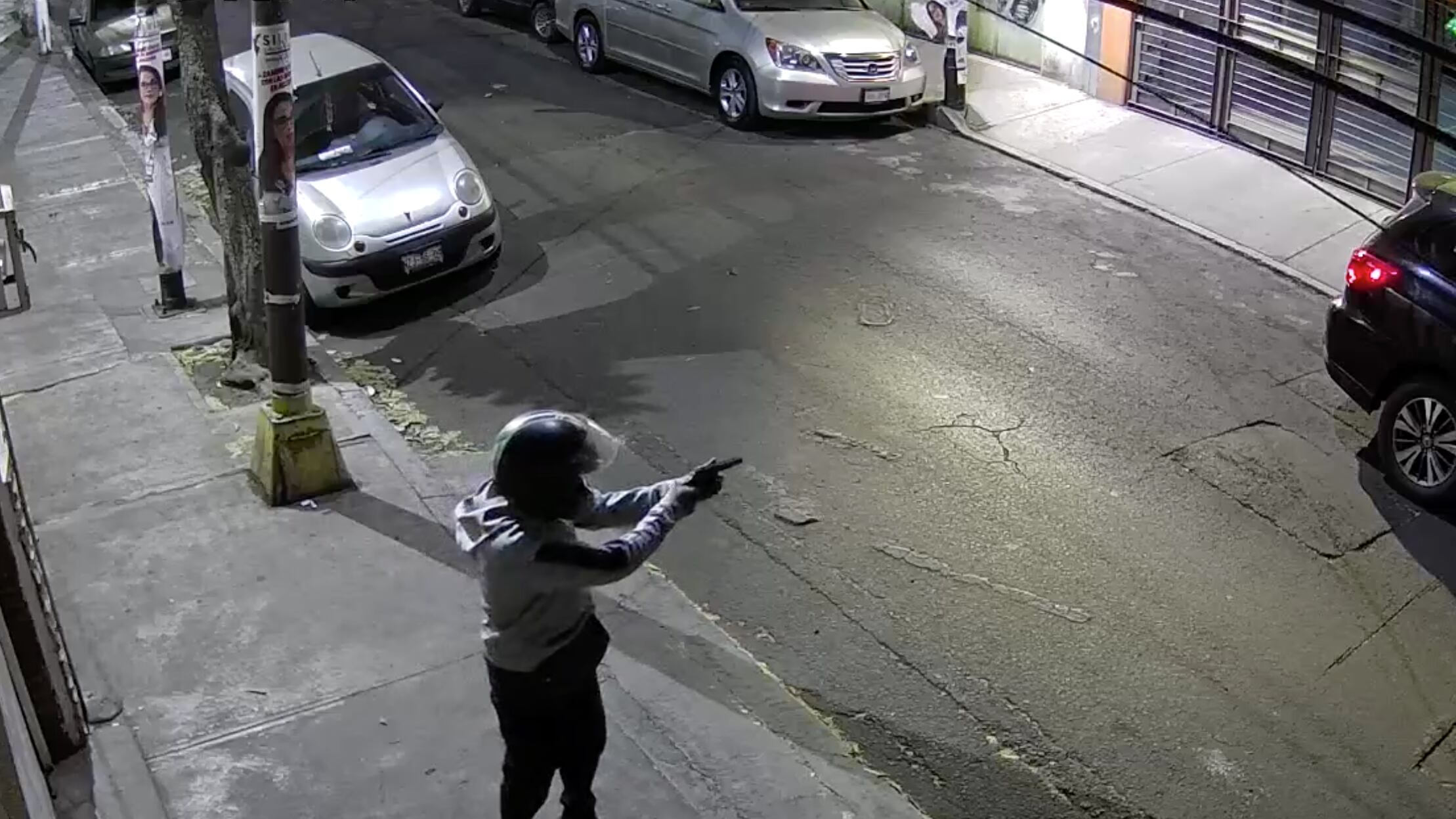 Un sujeto abrió fuego en cinco ocasiones en contra de la camioneta de Alessandra Rojo de la Vega. (Especial)