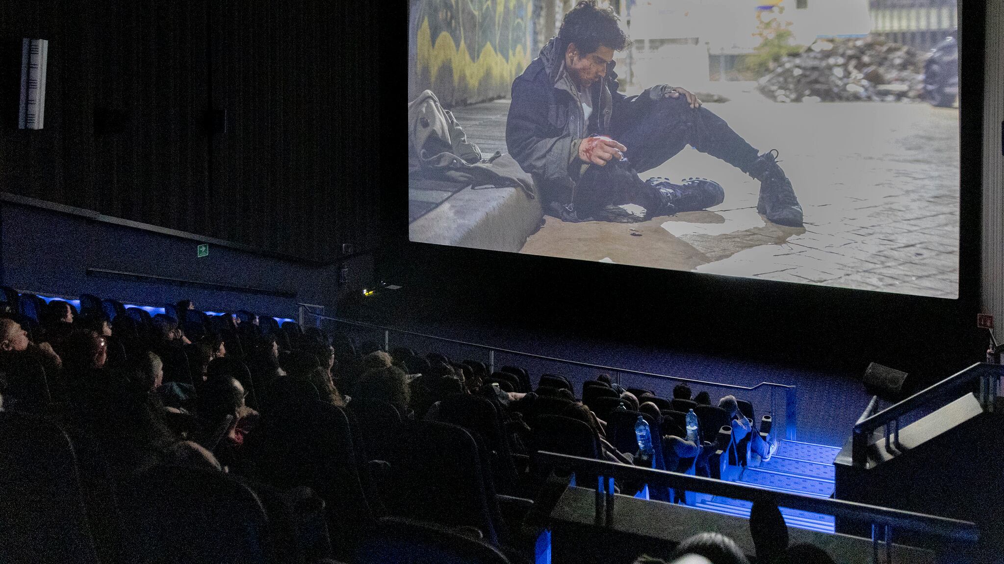 El espacio tiene una cartelera para chicos y grandes.