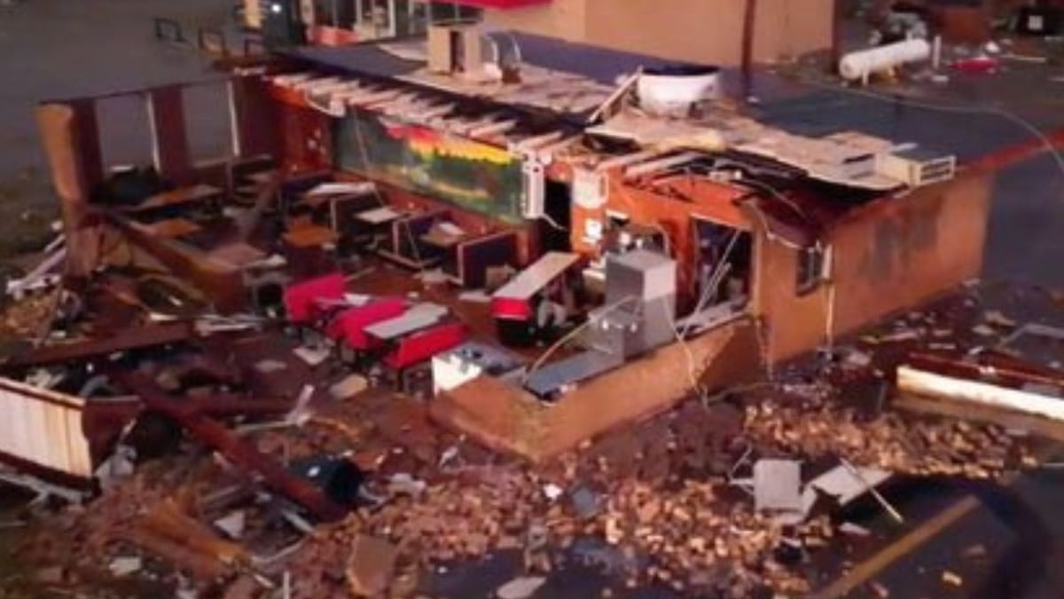 Tornado en Texas deja tres muertos y varios heridos.