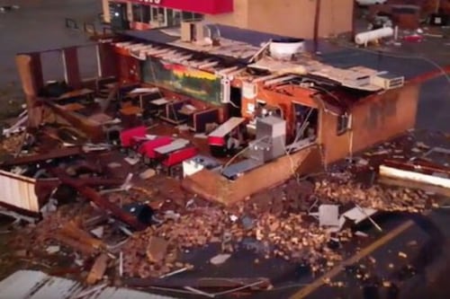 Tornados arrasan ciudad del norte de Texas: hay 4 muertos e importantes daños