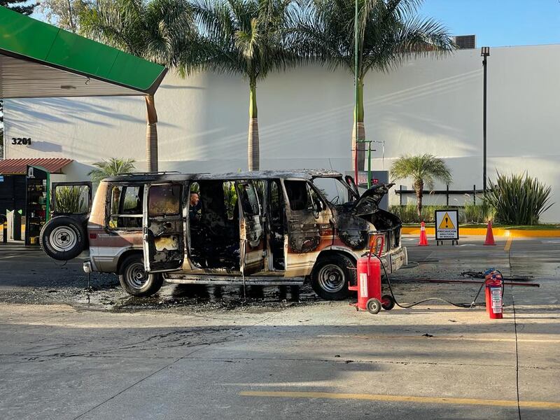 El conductor de la camioneta logró escapar antes que las llamas se propagaran.