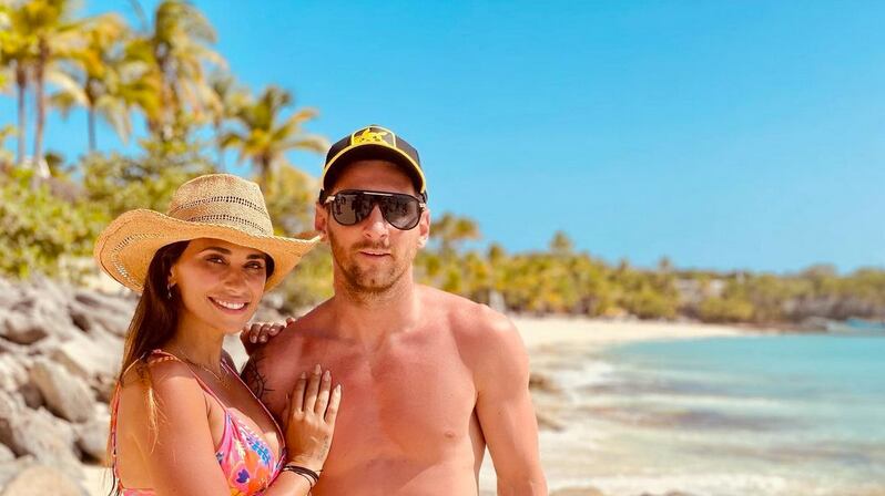 Messi presume la espectacular figura de Antonella Roccuzzo