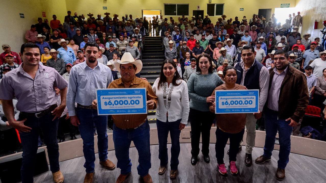 Sader entrega apoyos a productores de Jalisco.
