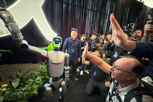 De la ciencia ficción a tus manos: presentan un teléfono robot y el plegable definitivo en el MWC 2026