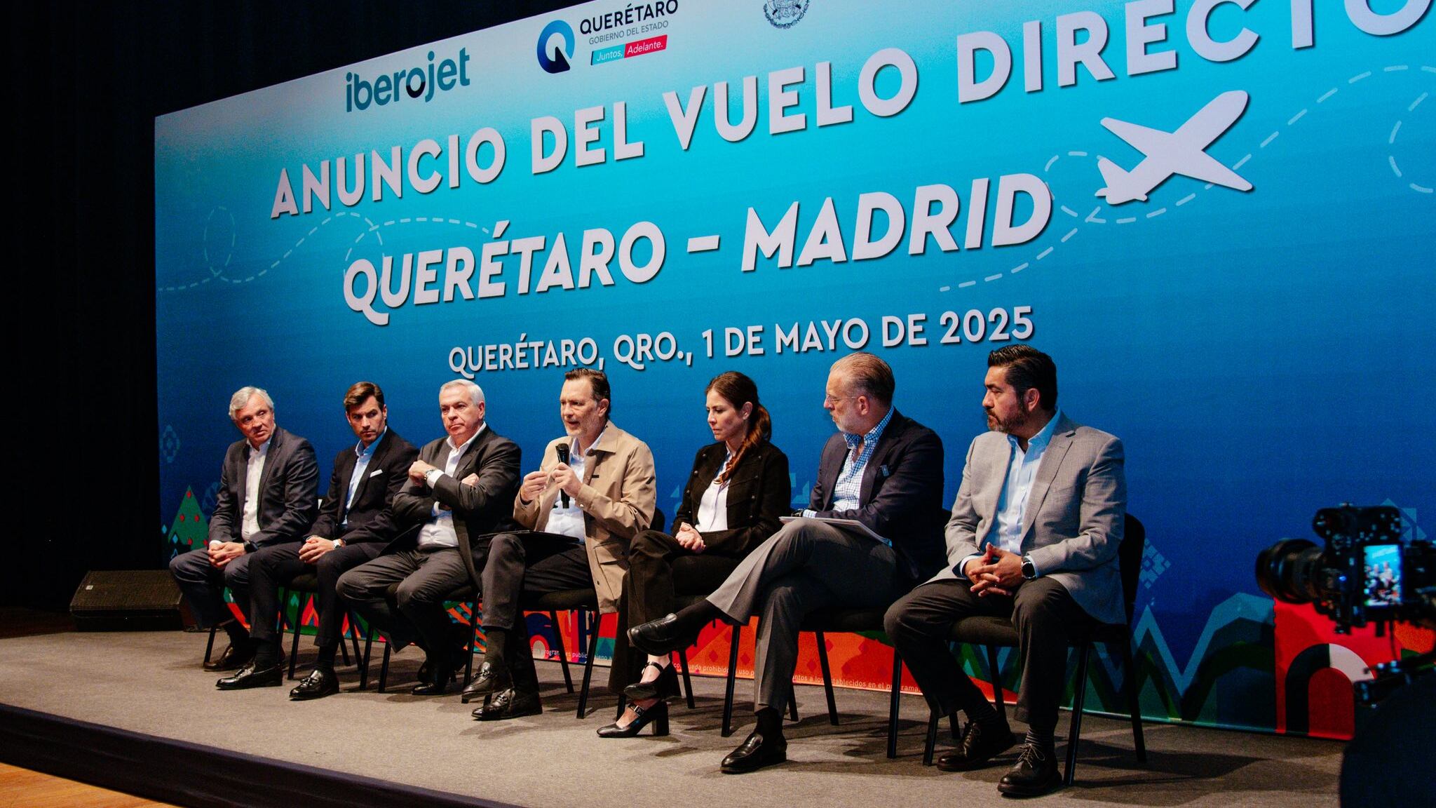 Anuncio vuelo Querétaro-Madrid.