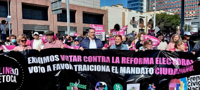 Mauro Guerra, presidente del Congreso, también acudió como ciudadano.