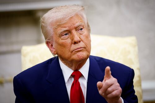 Trump sobre el fentanilo: “Sigue entrando desde México y Canadá, y debe parar YA”