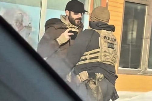 Hombre asesinado por el ICE en Minneapolis era ciudadano estadounidense y tenía arma legal